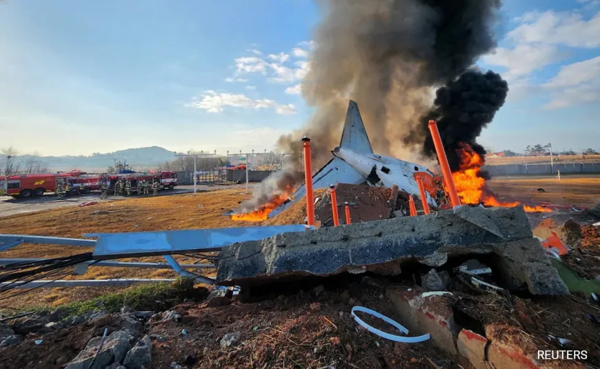 85 Killed After Plane With 181 On Board Crashes On South Korea Runway