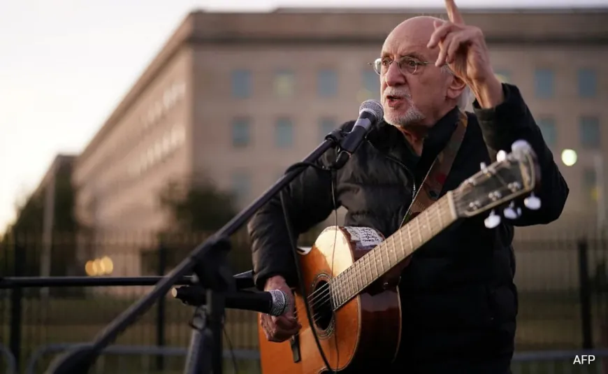Peter Yarrow Of Musical Group 'Peter, Paul And Mary' Dies At 86