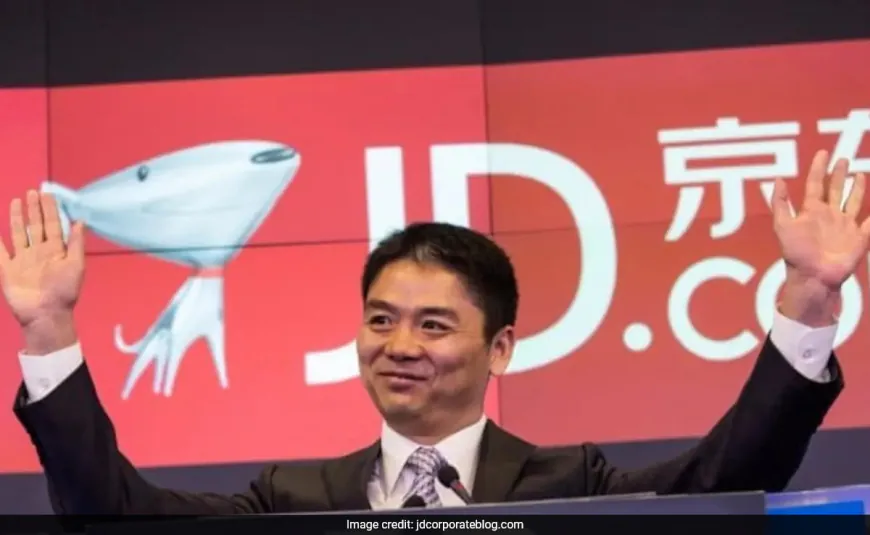 Chinese Billionaire Gifts Cash To Villagers As Thanks For Education Funds