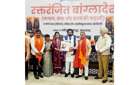 Adv. Pandit Rathod was honored with the Samaj Bhushan Award in Delhi