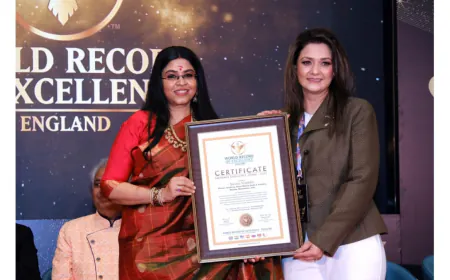 Dr. Sohini Sastri Felicitates 65 Eminent Personalities at the World Record of Excellence Award Ceremony in Mumbai