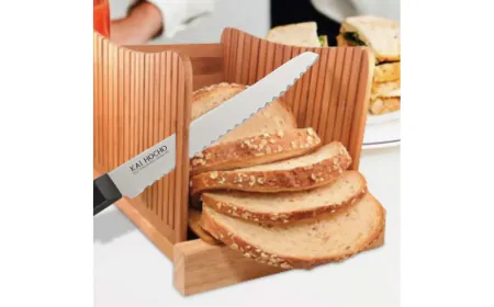 Kai Hocho Premium Bread Knife, A Gift of Japanese Craftsmanship for Christmas