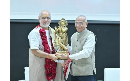 Spiritual Luminary Pujya Bhaishree Rameshbhai Oza inspires students at NFSU