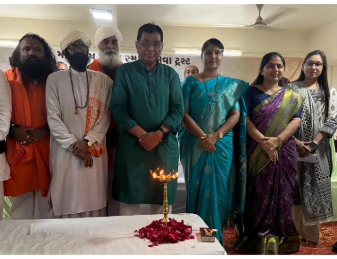 Grand Centenary Commemoration Held in Honour of Late Shri Palabhai Narayandas Parmar, Who Brought Electricity to Mokasan Village in Kadi