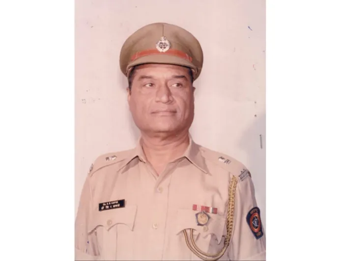 Mulkha Vegala (Extraordinary) Untold Story of uncommon Dr. S. R. Kapse Police Officer